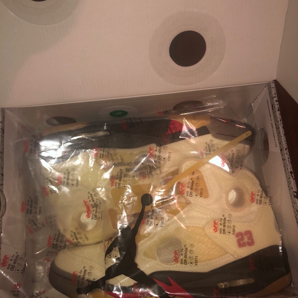 OFF WHITE SAIL JORDAN RETRO 5